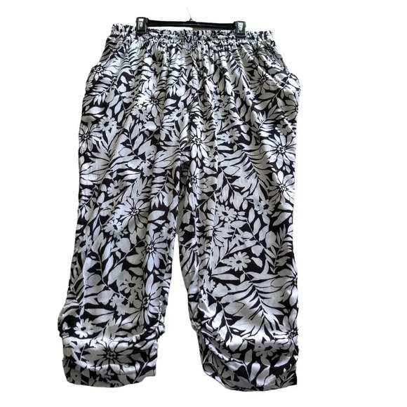 French Laundry Floral Print Joggers Cropped Pants Rayon Black White Size 1X - Picture 2 of 14